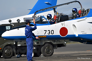 飛行前点検 - ブルーインパルスのウォークダウン（入間航空祭 2016）