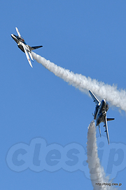 コークスクリュー - ブルーインパルス 飛行展示（入間航空祭 2016）