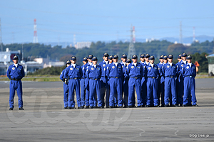 整列するドルフィンキーパー - ブルーインパルス ウォークバック（入間航空祭 2016）