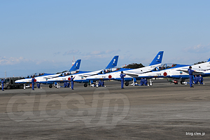 もとの位置に整列するブルーインパルス - ブルーインパルス ウォークバック（入間航空祭 2016）