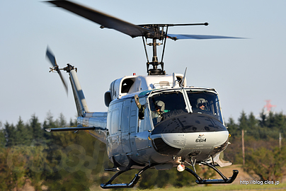 帰投する UH-1（69-6614） - 入間航空祭 2016 の米軍