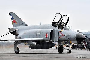 タキシングする F-4EJ改（17-8437） - F-4 のデモスクランブル＆模擬空対地爆撃（百里基地創設５０周年記念航空祭）