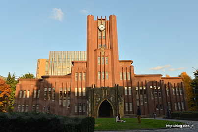 東京大学大講堂（安田講堂） - 東大本郷キャンパスのイチョウ並木