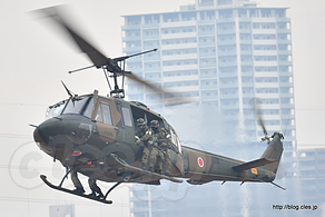 UH-1 で輸送される隊員 - 空挺団最強の中隊は？（第1空挺団 平成29年降下訓練始め）