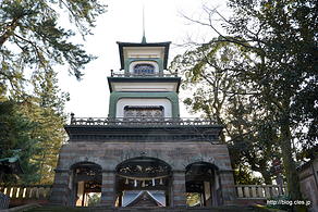 神門 - 神門にステンドグラス！？「尾山神社」