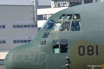 手を振る C-130H - オープニングフライト（小牧オープンベース 2017）
