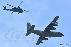 KC-130H（95-1083） から模擬給油をうける UH-60J（78-4603） - KC-767 と KC-130 の模擬空中給油（小牧オープンベース 2017）