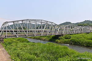 全景 - 米軍機の弾痕が残る文化財「平山橋」