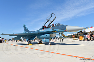 F-2B（03-8104） - T-2 ブルーインパルス＆地上展示（松島基地航空祭 2017）