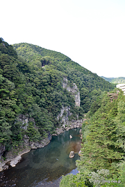 橋の上からみた楯岩 - 鬼怒楯岩大吊橋を渡ってみた