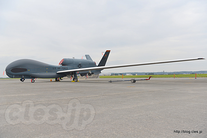 RQ-4 グローバルホーク - 横田基地で RQ-4 グローバルホークを見てきた
