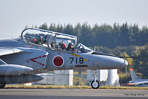 T-4（718） - 今年の T-4 は 7 機編隊（入間航空祭 2017） 