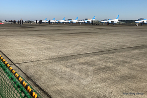 なんとか最前列をキープ - 今年も始発で入間航空祭へ（入間航空祭 2017） 