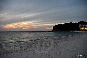 沈む夕日 - 真っ白でサラサラな白良浜