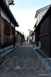 道幅はかなり狭い - 今井町の町並み（今井町伝統的建造物群保存地区）