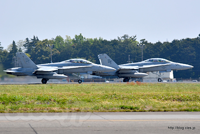 VMFA(AW)-242 FA-18D（DT-11/165416） FA-18D（DT-06/164953） - 今日の飛行はホーネットの離陸だけ？(2018 NAF Atsugi Spring Festival)