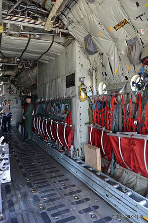 C-130R（61-9051）内部 - 海自は装備試験機を展示 (2018 NAF Atsugi Spring Festival)