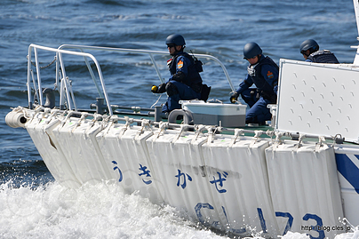  - テロ容疑船捕捉・制圧訓練（海上保安制度創設70周年記念観閲式及び総合訓練）
