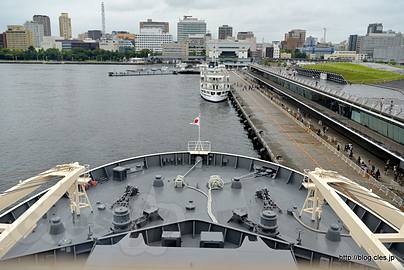 艦橋からの眺め - 南極観測用の砕氷艦「しらせ」を見学