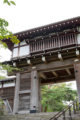 表門 - 千秋公園を散策