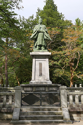 佐竹義堯公銅像 - 千秋公園を散策