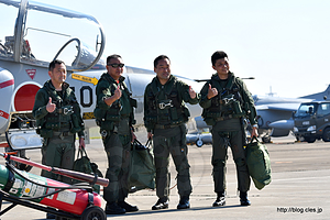 T-4 パイロットの記念撮影 - 入間と言えば T-4 （入間基地航空祭 2018）