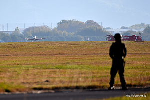 天候偵察のための T-7 離陸 - 岐阜基地航空祭 2018 にいってきた