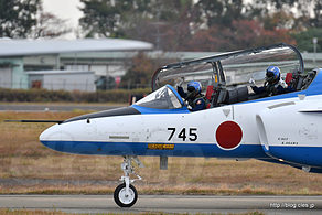 帰投する1番機（66-5745） - 南会場からのブルーインパルス（岐阜基地航空祭 2018）
