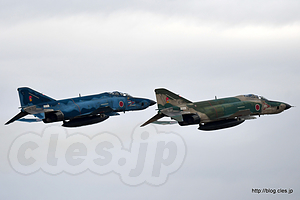 RF-4E（57-6907, 47-6905）編隊離陸 - ファントムだらけの百里基地（平成30年 百里基地航空祭）
