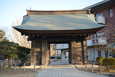 旧水戸城薬医門 - 旧水戸城薬医門は高校の中？