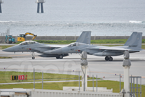 F-15J（52-8957）、F-15DJ（02-8071） - 那覇空港の展望デッキから見える空自機