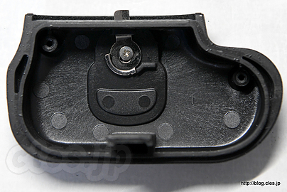 BL-5 の電池蓋部分 - 互換縦グリで D850 を秒間 9 コマにする（後編）
