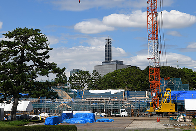 大嘗宮仮設工事 - 皇居東御苑の大嘗宮の工事