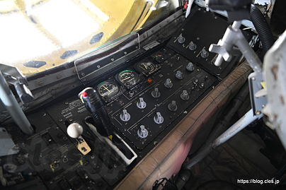 KC-135 給油オペレータ席 - KC-135 のコックピット見学（横田基地日米友好祭2019）