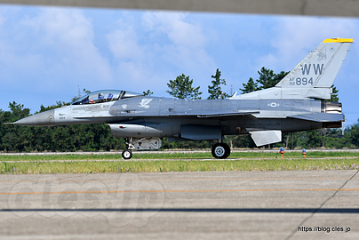 滑走路に向かう F-16（WW 92-0894） - 今日もプリモさんパないっす（令和元年航空祭 in KOMATSU）
