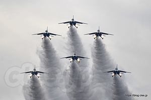  - ブルーインパルスからは少し早いクリスマスツリー（百里基地航空祭 2019）