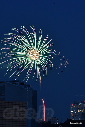 打ち上げ花火 - ベランダから楽しむ隅田川花火大会